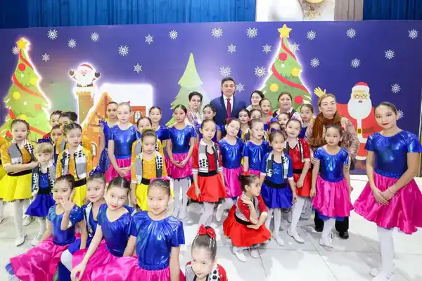 ШЫМКЕНТ: СОСТОЯЛАСЬ ТРАДИЦИОННАЯ ПРЕЗИДЕНТСКАЯ ЁЛКА ДЛЯ ДЕТЕЙ (5)