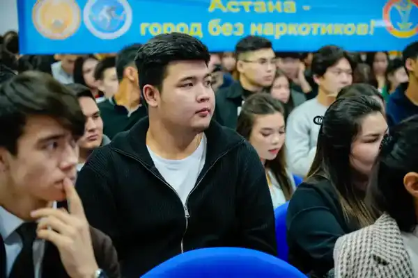 Появление кинологов и спецназа: полиция наглядно продемонстрировала опасность наркотиков (2)