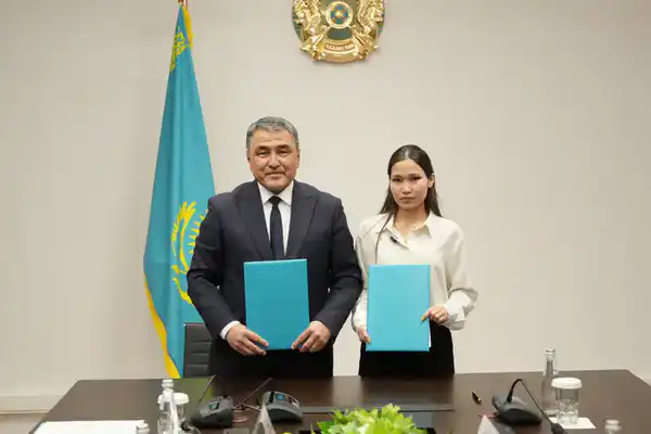 Школьница заключила меморандум с Министерством водных ресурсов и ирригации: министр Нуржан Нуржигитов встретился с автором научной разработки для сбора воды из воздуха (6)