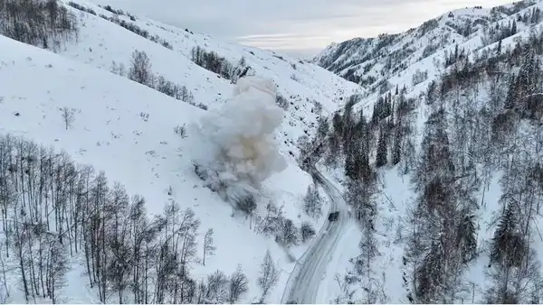 МЧС предупреждает о самопроизвольном сходе снежных лавин (2)