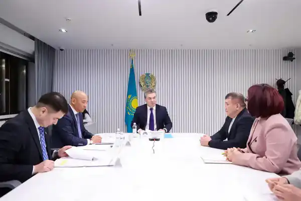 Министр промышленности и строительства РК Ерсайын Нагаспаев провёл приём граждан по личным вопросам на площадке Центра приёма граждан (6)