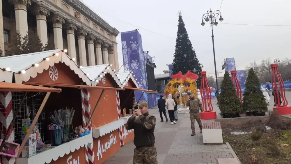 На площади Астана в Алматы готовится грандиозное шоу в честь Нового года (2)