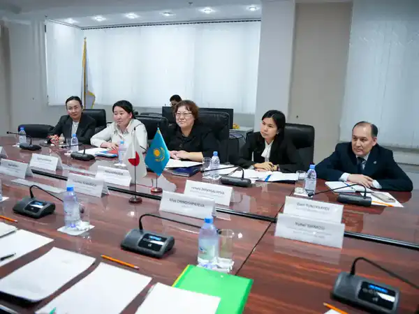 Состоялась встреча Директора Департамента международного права Айши Айткалиевой с Директором отдела международных отношений Министерства юстиции Японии Такехико Кавабучи (3)