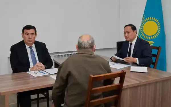 Аким Жамбылской области провёл приём граждан (4)