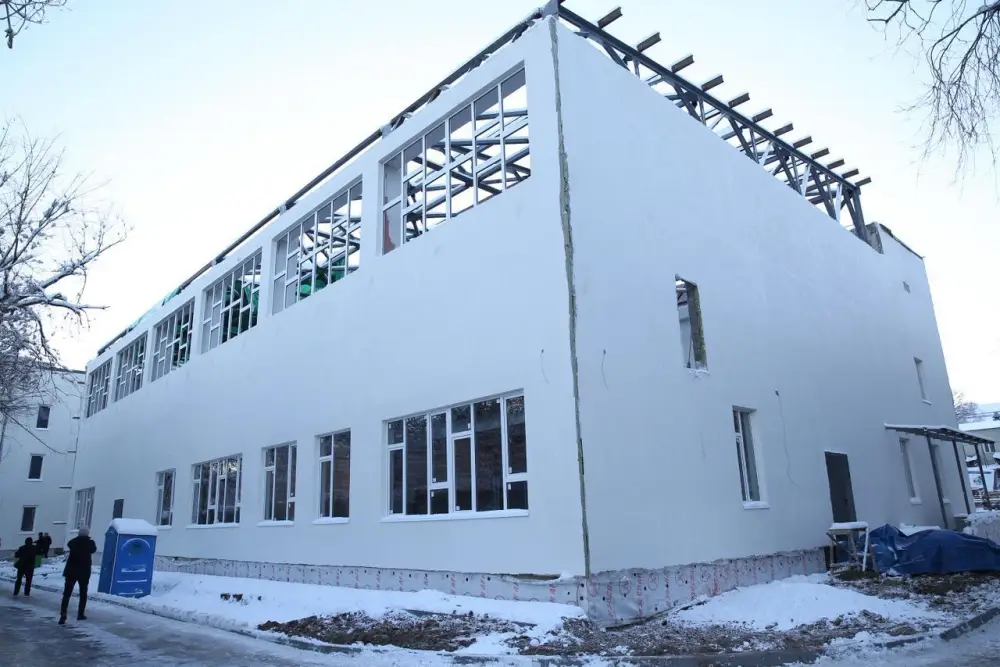 Аким Алматы проверил ход строительства ряда социальных объектов (10)