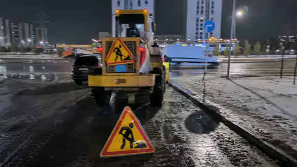 В работе по уборке улиц Астаны задействовано более 1,4 тысячи единиц коммунальной техники (7)