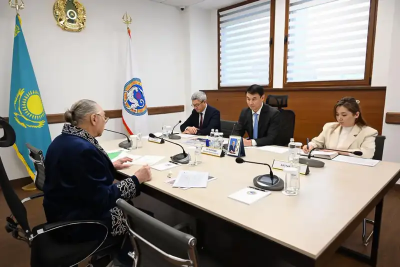 Аким Алматы Дархан Сатыбалды провел прием граждан (4)