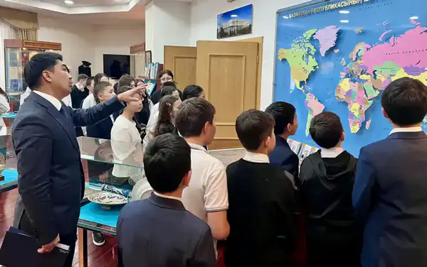 Школьникам города Косшы представили историю становления дипломатии независимого Казахстана (2)