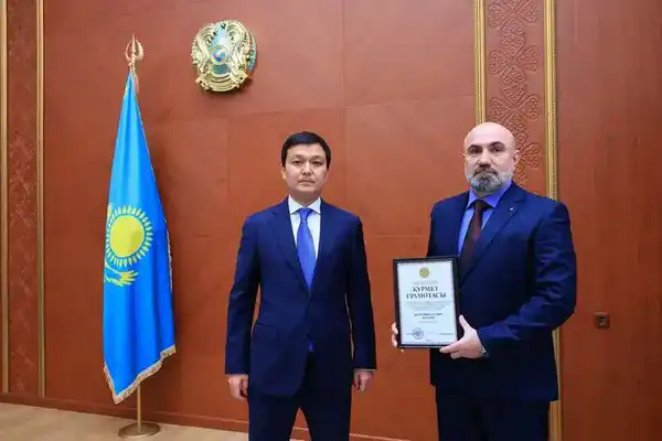 В Карагандинской области поздравили энергетиков с профессиональным праздником (6)