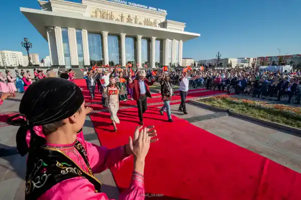 В области Жетісу драматическому театру им. Б. Римовой присвоен академический статус (5)