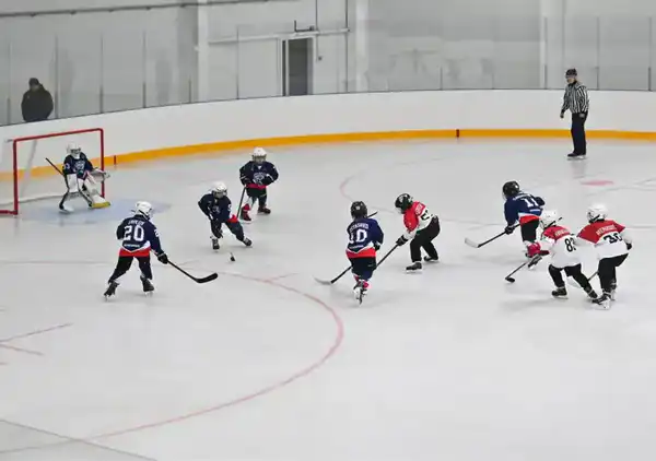 Новая ледовая арена открылась в микрорайоне Жас Өркен (5)