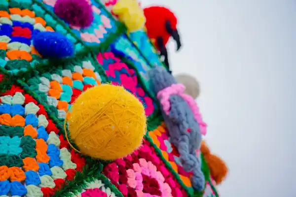 В Астане возвели эко-елку с казахской символикой (6)