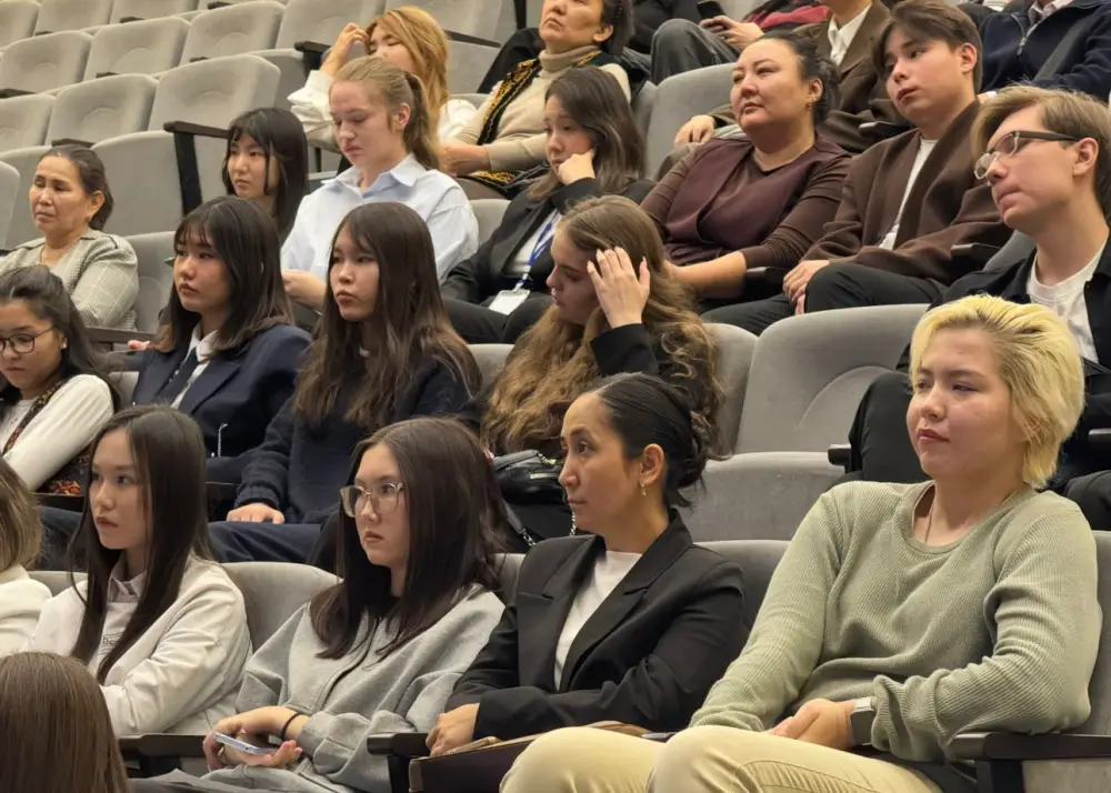 В Астане прошел конкурс среди молодежи Esirtkisiz Elorda (3)