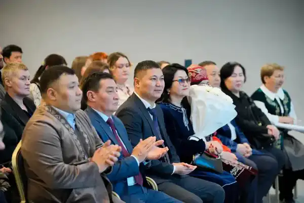 В Астане состоялась торжественная церемония вручения сертификатов слушателям курсов казахского языка (5)