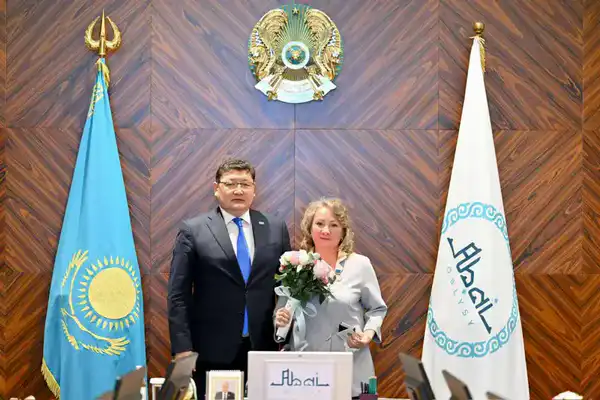 В области Абай чествовали специалистов энергетической отрасли (7)