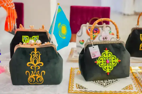 «Национальный код - наследие для поколений»: в Астане прошел этнофорум с участием почитателей казахского ремесла (2)