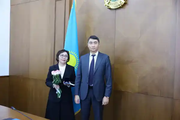 ЛУЧШИЕ РАБОТНИКИ СФЕРЫ ЗДРАВООХРАНЕНИЯ БЫЛИ НАГРАЖДЕНЫ (5)