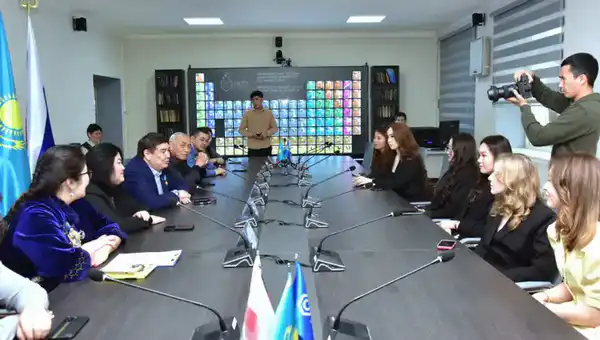 В Таразе вручены первые двойные дипломы выпускникам совместной программы РХТУ и Университета Дулати (4)