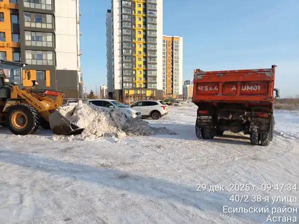 Почти 3 000 дорожных рабочих и свыше 1 400 единиц спецтехники задействованы в снегоуборочных работах в Астане (8)
