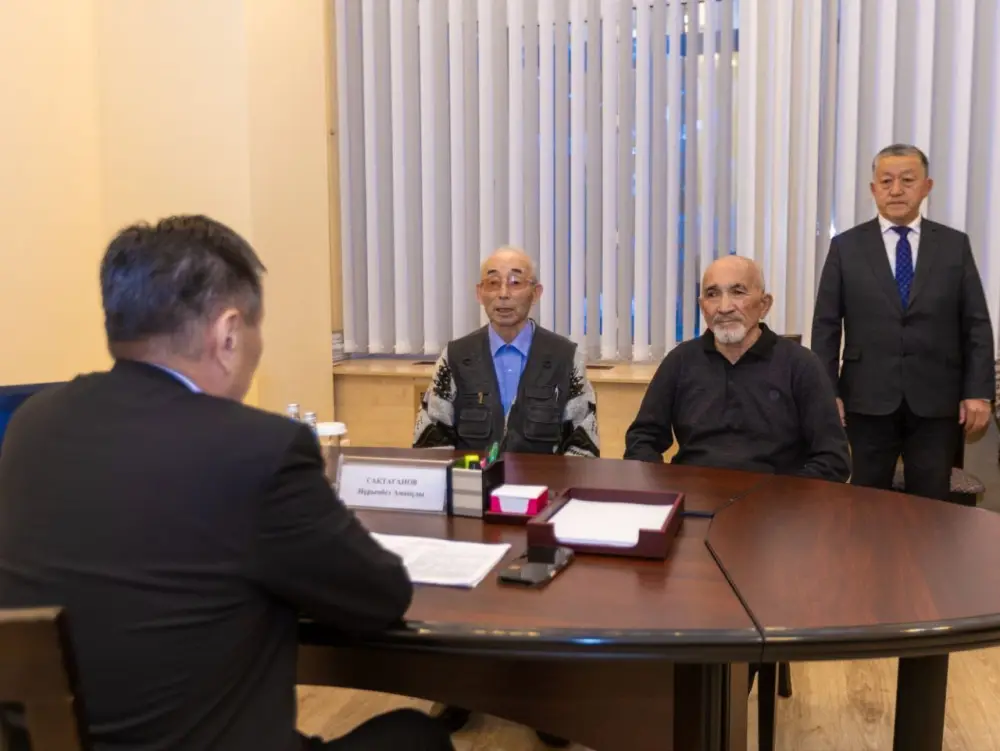 Аким ВКО провел приём граждан по личным вопросам (2)