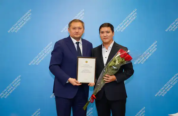 ИСПОЛНЕНИЕ ПОРУЧЕНИЯ ПРЕЗИДЕНТА: В АСТАНЕ МОЛОДЫМ УЧЕНЫМ ВРУЧИЛИ СЕРТИФИКАТЫ НА КВАРТИРЫ (4)