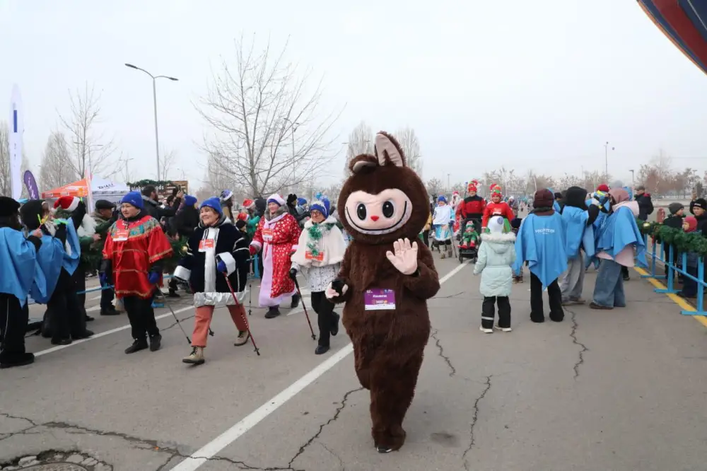 В Алматы прошёл предновогодний семейный забег под девизом «Одна цель. Один путь» (7)