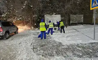 Снегопад в Астане: спецтехника на ночной охоте!