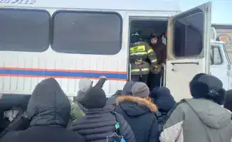 Эффективные действия спасателей МЧС Казахстана предотвратили возможные трагедии в условиях снежных заносов