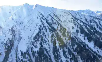 Ожидаются опасные лавины: МЧС призывает к осторожности в горах