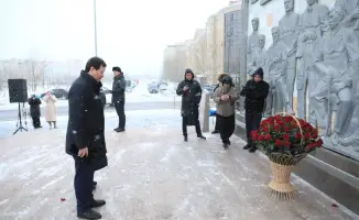 Церемония возложения цветов в Актобе: почтение памяти героев Казахстана в День Независимости