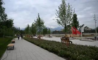 В Алматы понтонные мосты на Сайране вновь демонтируют перед зимой из-за снижения уровня воды