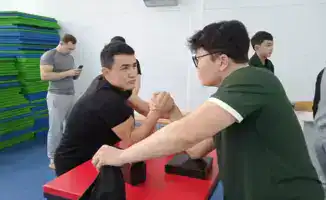 Турнир по армрестлингу среди студентов в Астане: Пропаганда здорового образа жизни и профилактика наркомании