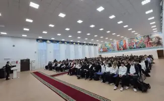 Международные эксперты обучают школьников цифровой безопасности в борьбе с дипфейками и мошенничеством