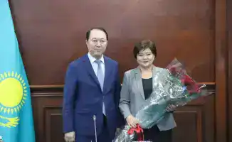 Бейбиткуль Каримову провожают на новую должность с награждением Почетной грамотой