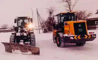 Очистка дорог от снега в Бородулихинске и Бескарагайске