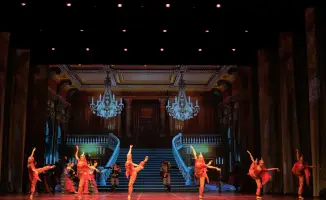 В Алматы зажглась звезда: премьера балета «Золушка» в танцевальном вихре