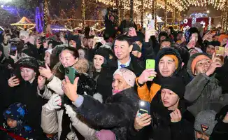 Алматы зажгла ёлку: праздник в каждом районе!