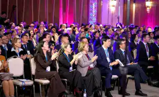 Высокое признание труда педагогов в Казахстане: последствия для образовательной политики и академической честности