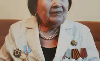 Военнослужащие Алматы отметили день рождения ветерана Великой Отечественной войны Дарбала Жабатаевой