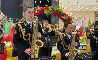 День Независимости военнослужащие торжественные мероприятия Алматы патриотические песни единение народа и армии