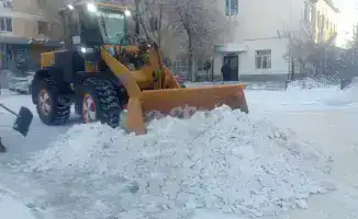 Снегоуборочные работы в Астане: более 3000 рабочих и 1400 единиц техники обеспечивают безопасность на дорогах