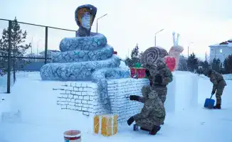 Ледяной городок от Национальной гвардии Казахстана: новогодние традиции и креативность военнослужащих