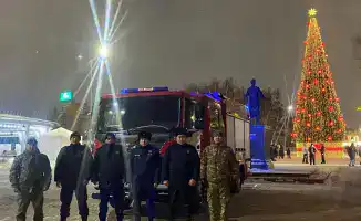 Праздничные елки зажглись в Астане под контролем МЧС