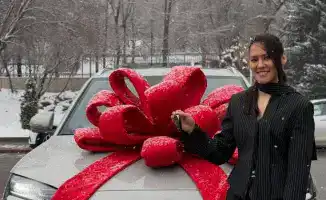 Казахстанские чемпионки мира по боксу Алуа Балкибекова и Назым Кызайбай удостоены дорогих подарков за спортивные достижения