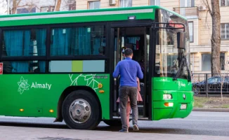 Общественный транспорт Алматы адаптируется к новогодним праздникам: особый график работы для удобства горожан