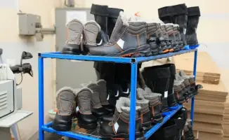 Карагандинская обувная фабрика адаптирует спецобувь для металлургов и нефтяников