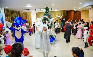 Международное событие: новогодняя елка для особенных детей в Доме дружбы