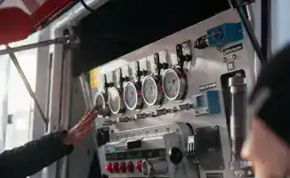 Поставка нового топливозаправочного автомобиля: шаг к модернизации аэропорта Актобе и улучшению обслуживания рейсов