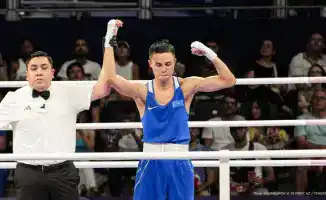 Двукратный чемпион мира из Казахстана Сакен Бибосынов получил в подарок крупную сумму денег и лошадь за свои заслуги в спорте, сообщает Tengri Sport.