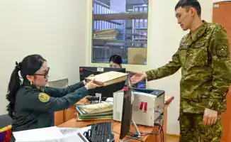 Специалисты военного архива отмечают свой профессиональный праздник, подчеркивая важность сохранения военной истории